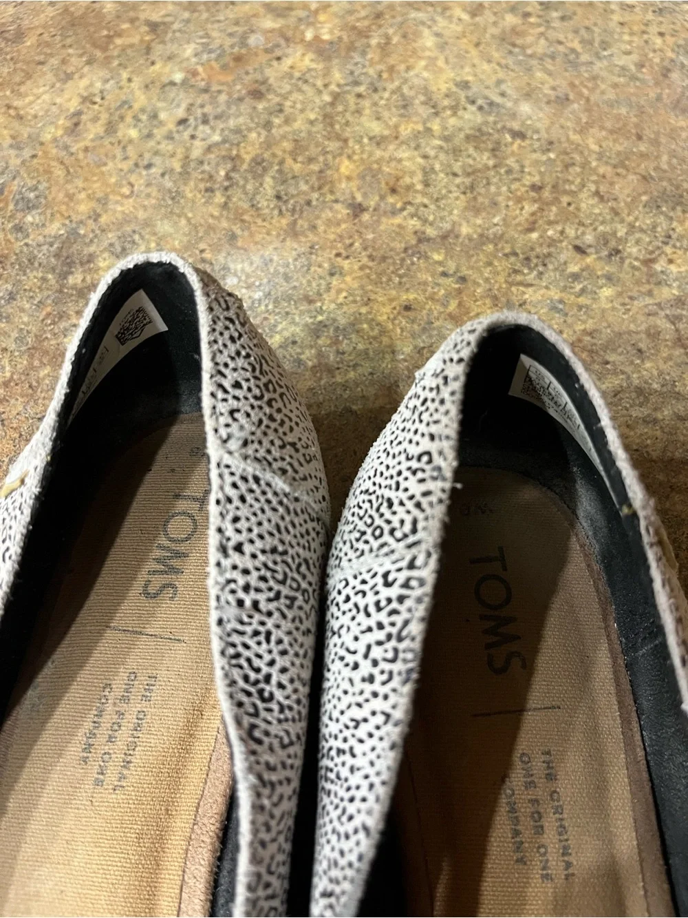 TOMS Julie White Leopard Animal Print Flats Women’s Size 8 Slip On Shoes